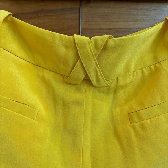 NWT alice + olivia Butterfly Sunflower Shorts, Size 10 - Picture 10 of 12